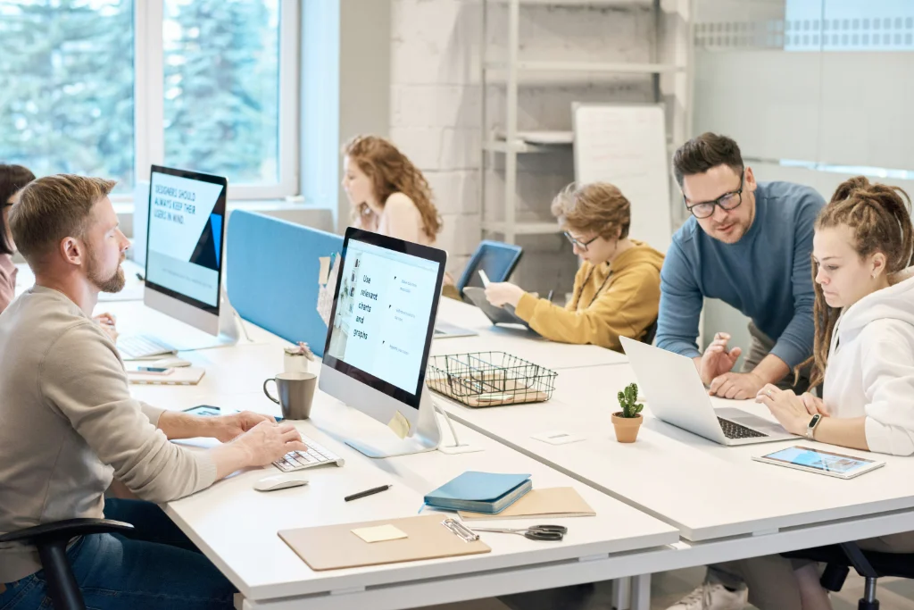 Dashboard de análisis de asistencia empresarial